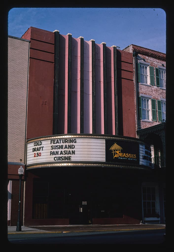 A classic movie theater in Savannah holds onto the communal magic of a night at the movies.